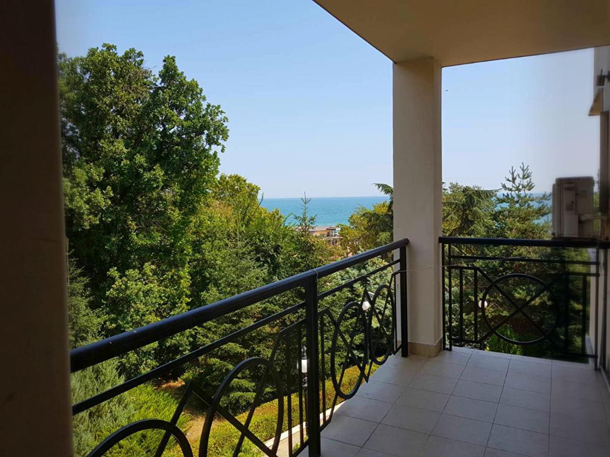 Golden Sands Rentals Apartments Bagian luar foto