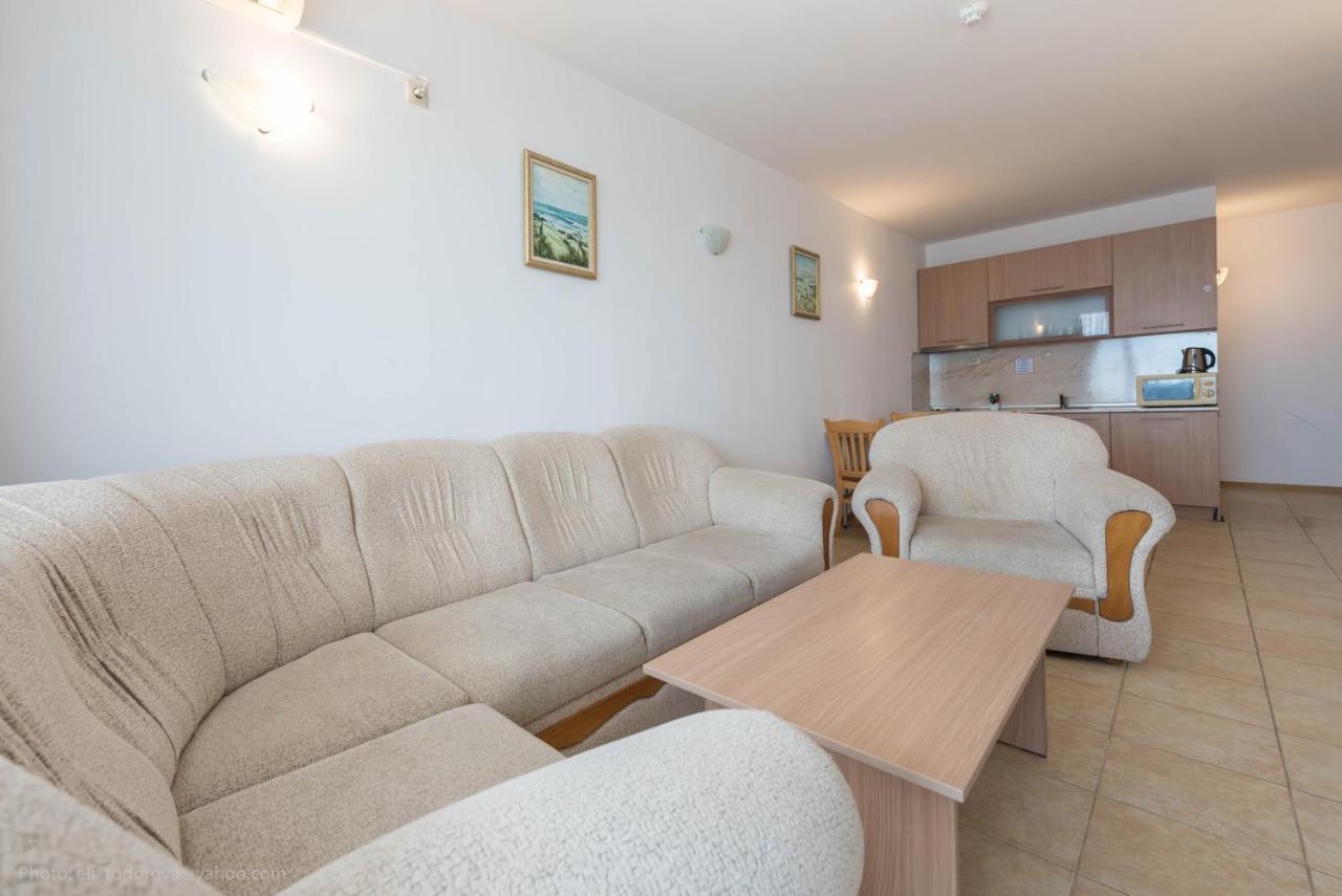 Golden Sands Rentals Apartments Bagian luar foto