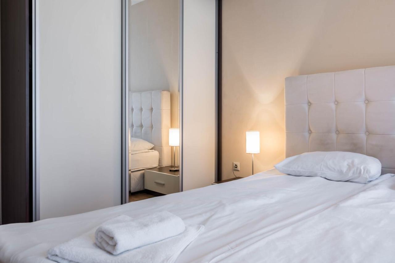 Golden Sands Rentals Apartments Bagian luar foto
