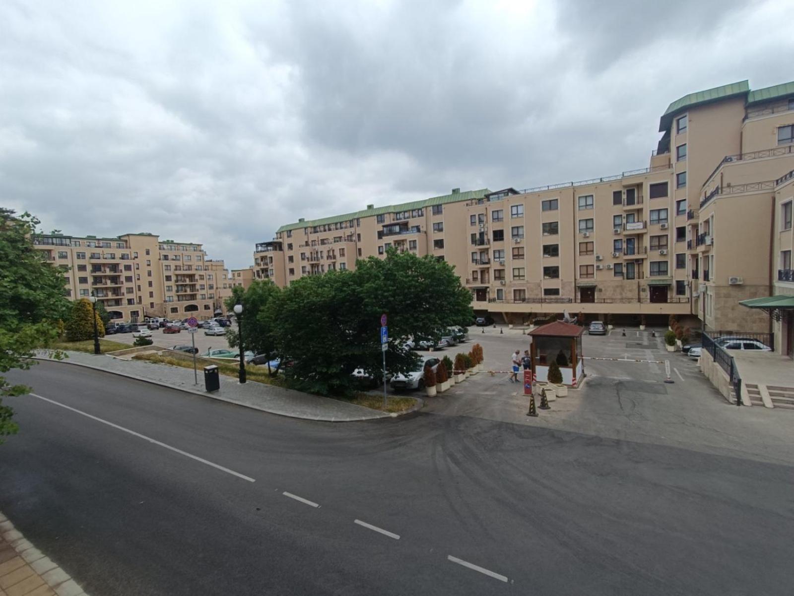 Golden Sands Rentals Apartments Bagian luar foto