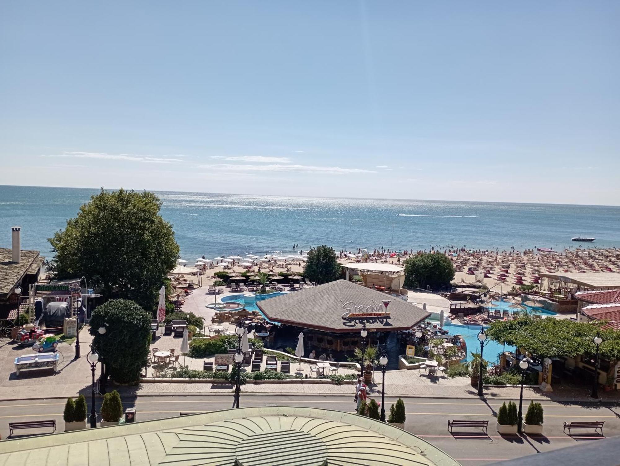 Golden Sands Rentals Apartments Bagian luar foto