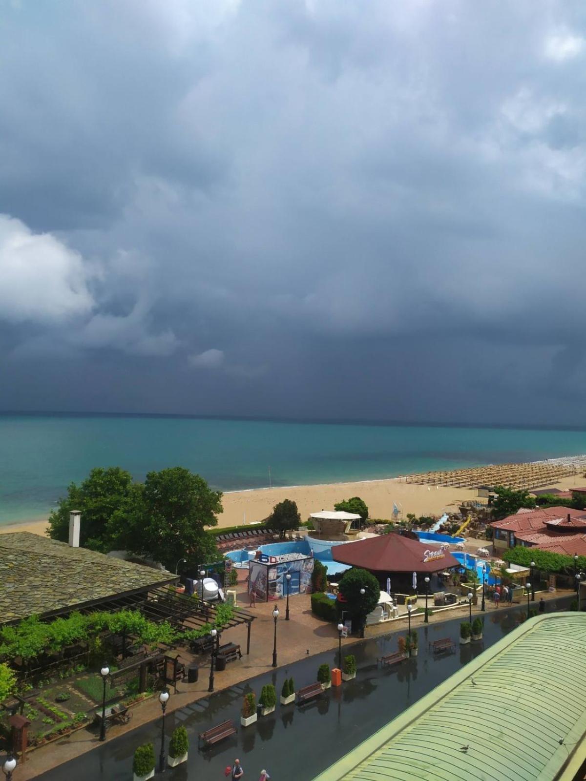 Golden Sands Rentals Apartments Bagian luar foto