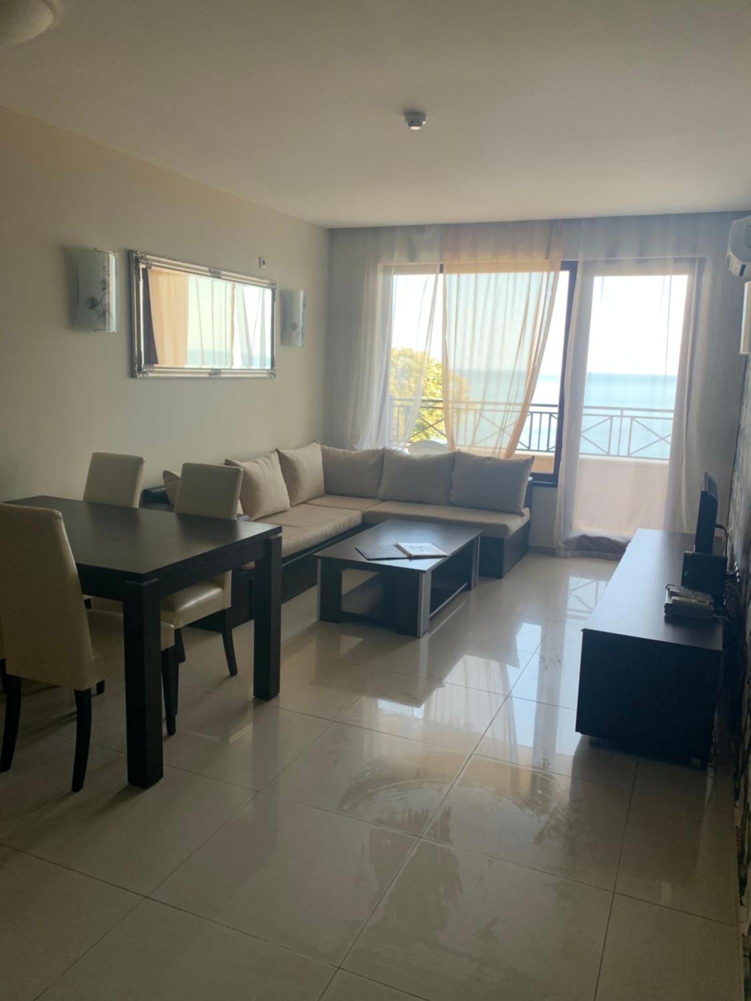 Golden Sands Rentals Apartments Bagian luar foto