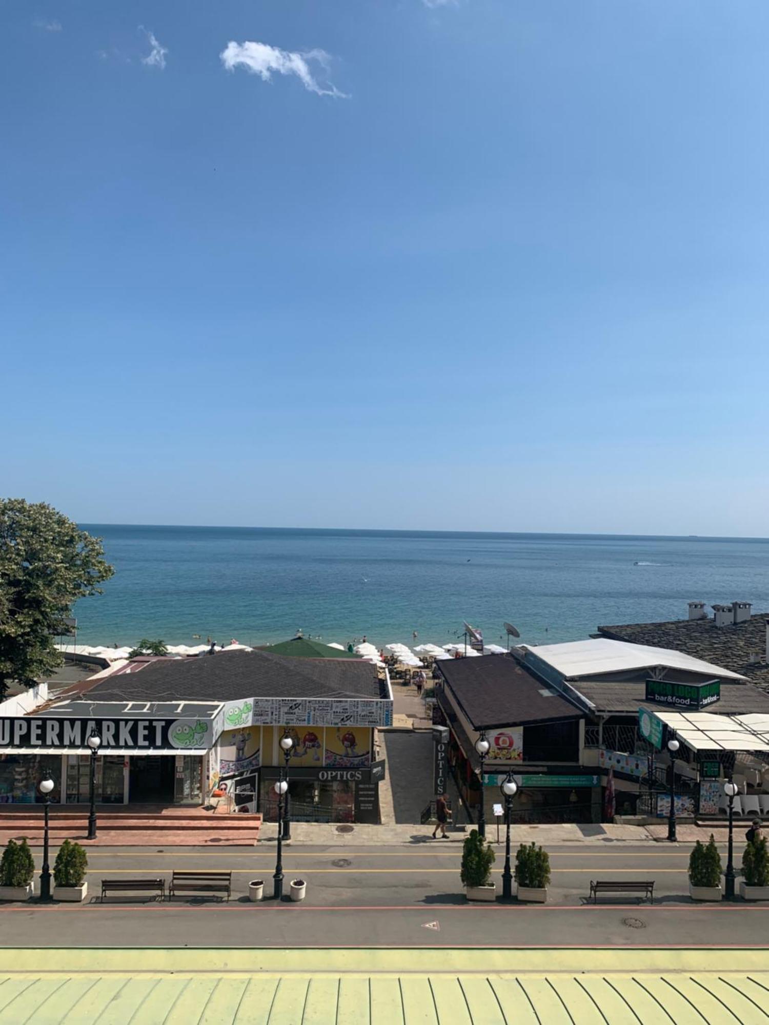 Golden Sands Rentals Apartments Bagian luar foto