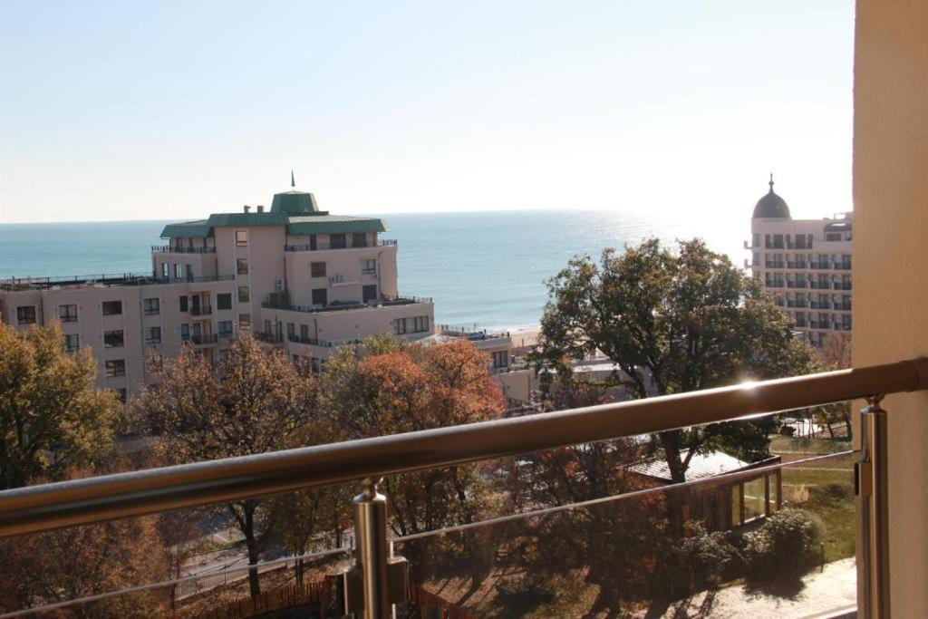 Golden Sands Rentals Apartments Bagian luar foto