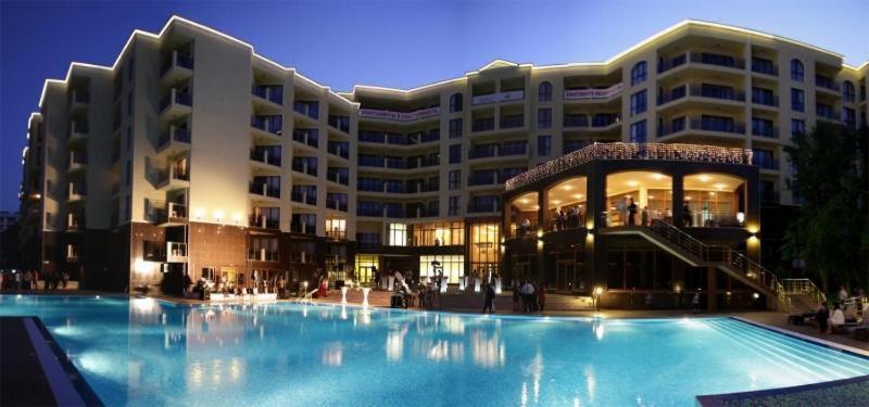 Golden Sands Rentals Apartments Bagian luar foto
