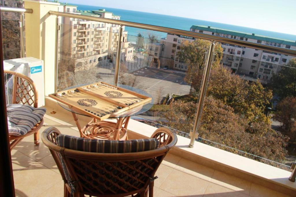 Golden Sands Rentals Apartments Bagian luar foto