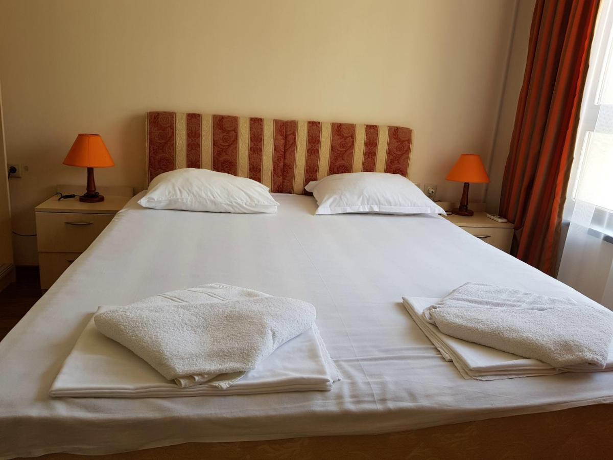 Golden Sands Rentals Apartments Bagian luar foto