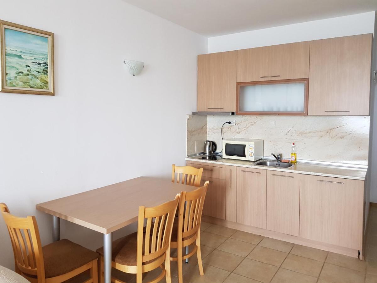 Golden Sands Rentals Apartments Bagian luar foto