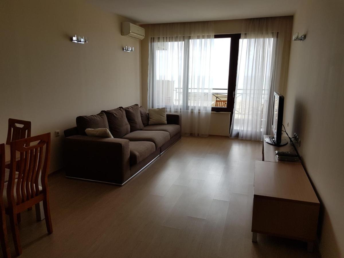 Golden Sands Rentals Apartments Bagian luar foto